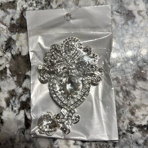 FREE NIB Fashion Brooch Rhinestone Elegant FREE with Purchase.
